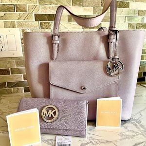 NWT Michael Kors Large 💜 Tote w/matching wallet !
